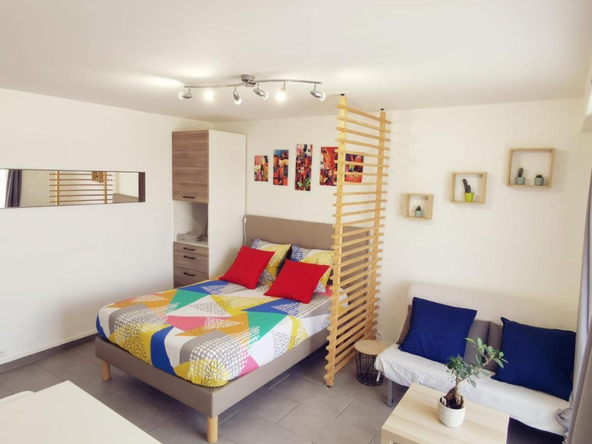Suite Athena - Melun Gare Rer - Studio Avec Balcon Et Parking Buitenkant foto